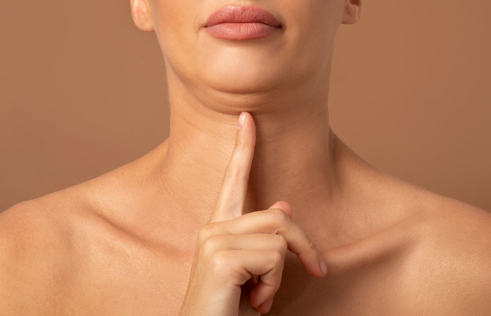 Avaliação para lipo de papada, cirurgia que define o contorno do queixo e do pescoço